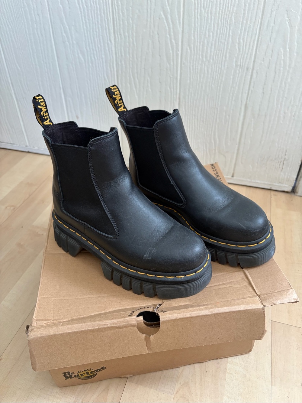 Dr Martens Audrick Chelsea chunky flat Chelsea boots in black, Size 5